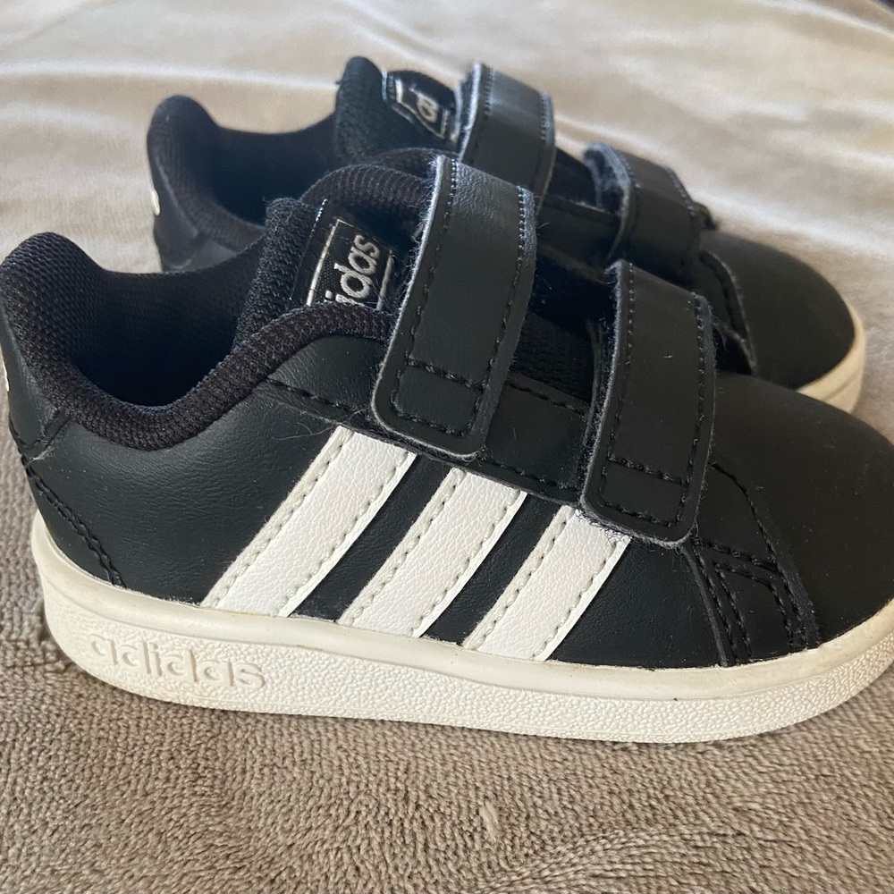Toddler boy adidas court shoes